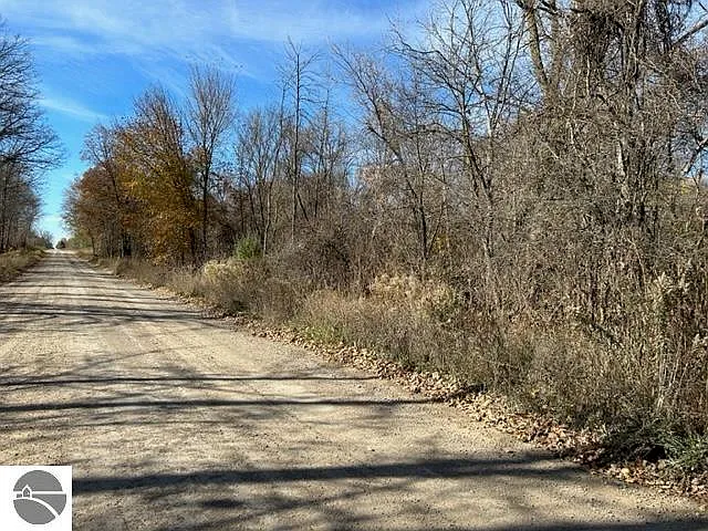 7577 E Beal City Rd photo 1
