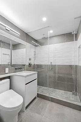 Sold by R New York | media 7