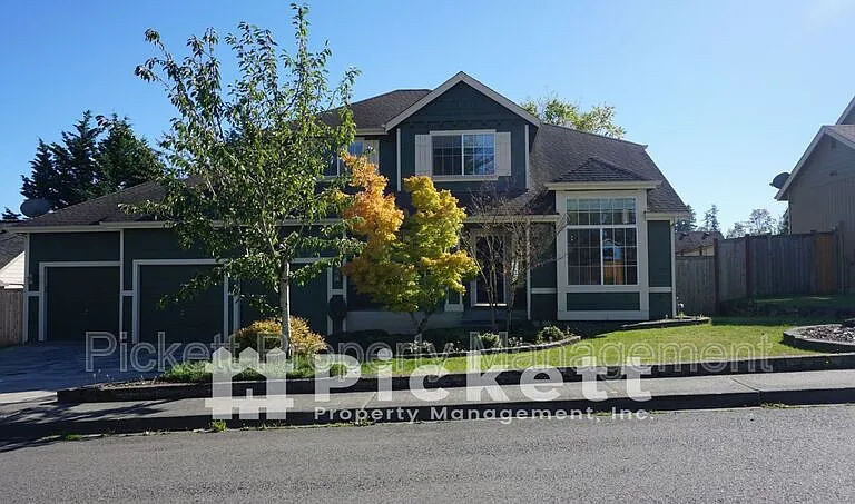 2037 NE Gustaf St — Photo 1