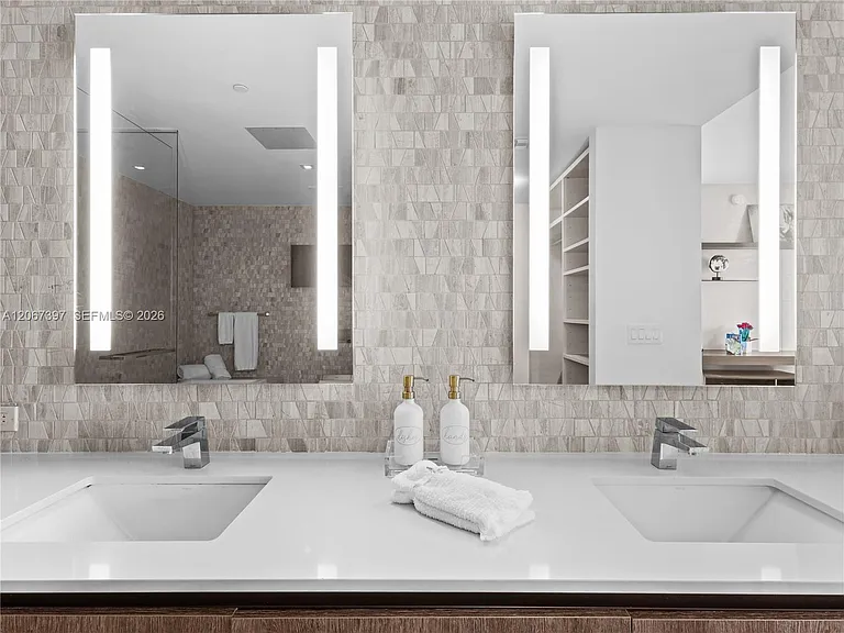 88 SW 7th St #3007 — Photo 20
