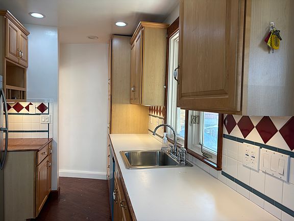 5th image of 434 Washington Ave #1