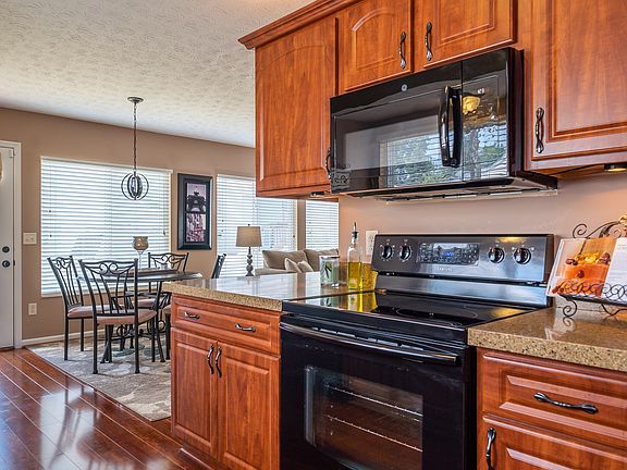 5th image of 9876 Whispering Pine Dr