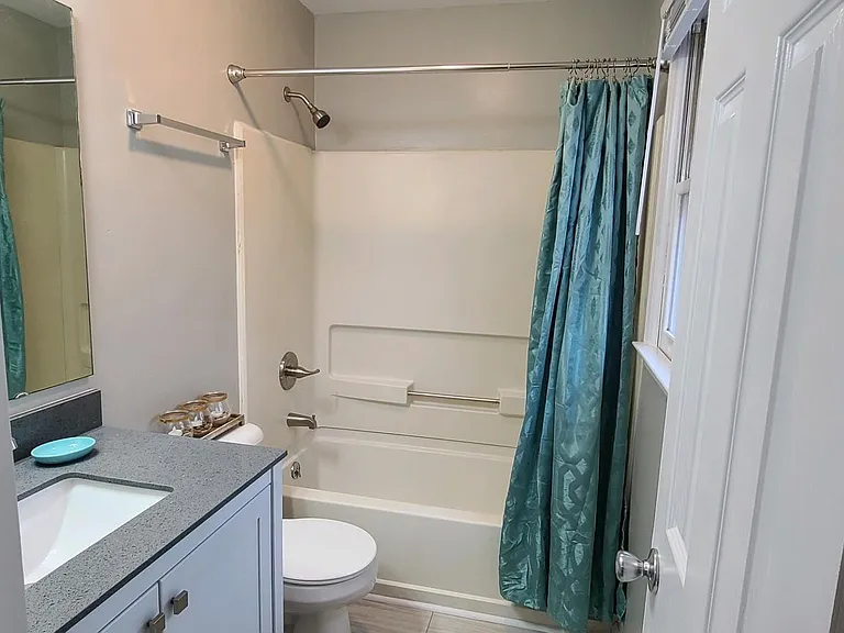 145 York Ct — Photo 9