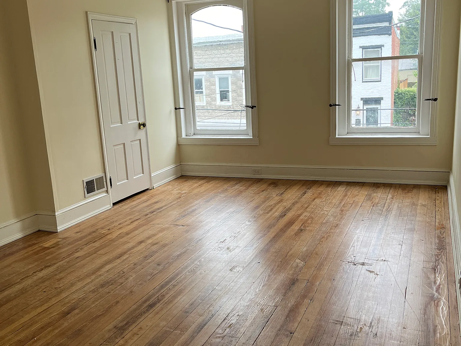 17 W 5th St — Photo 2