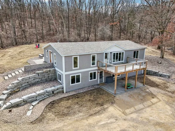 W10471 Tipperary Rd, Poynette, WI 53955