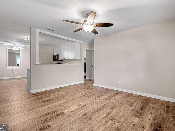 4th image of 920 Johnston St