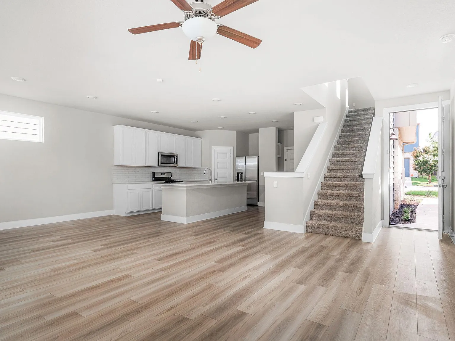 3 bed, 2.5 bath, 2000 sqft, $2,550 — Photo 3