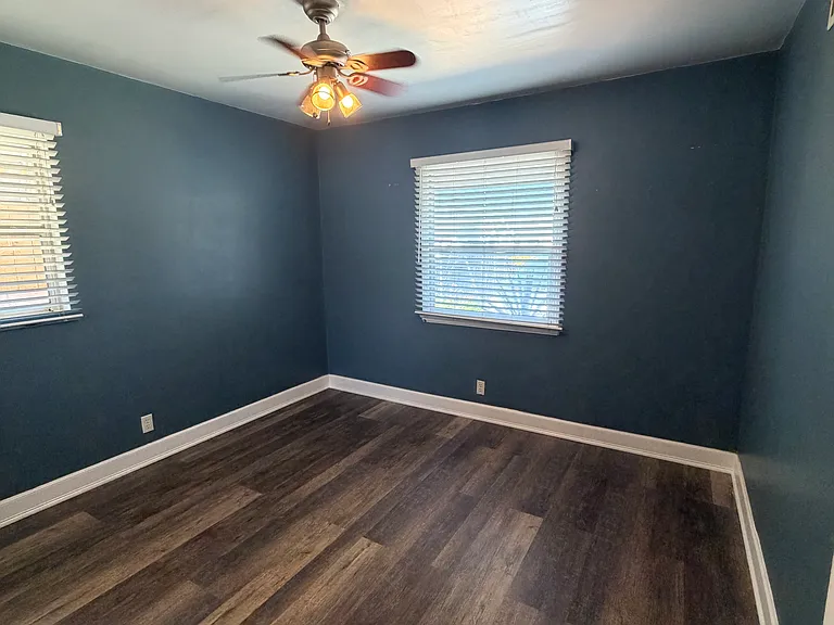 541 Kern St — Photo 14