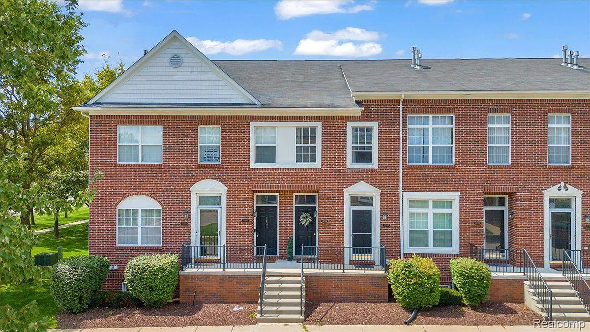 14598 Vauxhall Dr photo 1