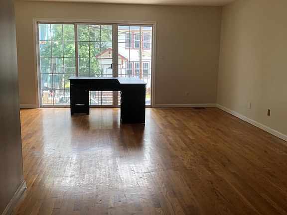 2nd image of 91 Isabella Ave Floor 1