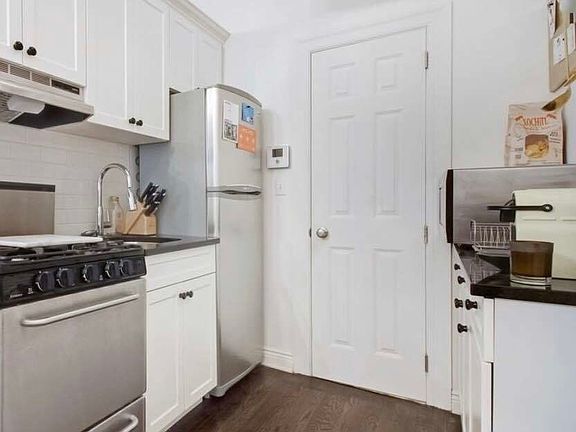 2nd image of 54 Barrow St APT 1C