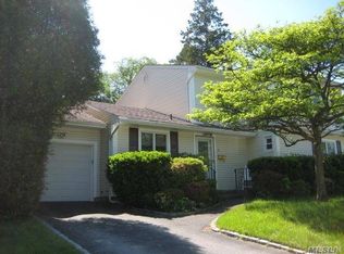 12 Abbey Ln, Plainview, NY 11803