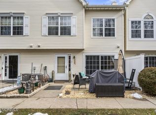 37 Phoenix Ct, Tinton Falls, NJ 07712