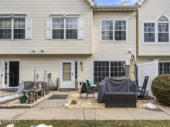 37 Phoenix Court, Tinton Falls, NJ 07712