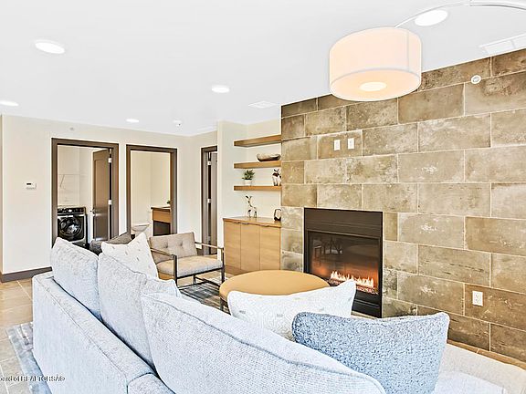 3rd image of 235 S Glenwood St #2