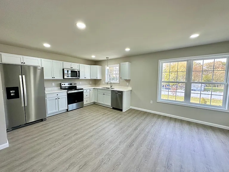 226 Rojan Rd — Photo 7
