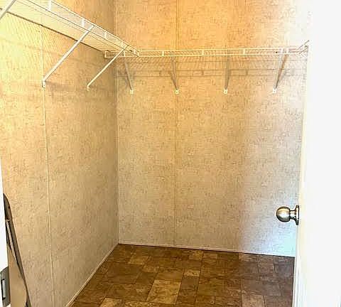 3rd image of 185 Lakeshore Cir