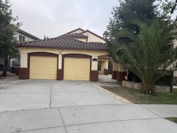 1176 Cobblestone St, Salinas, CA 93905