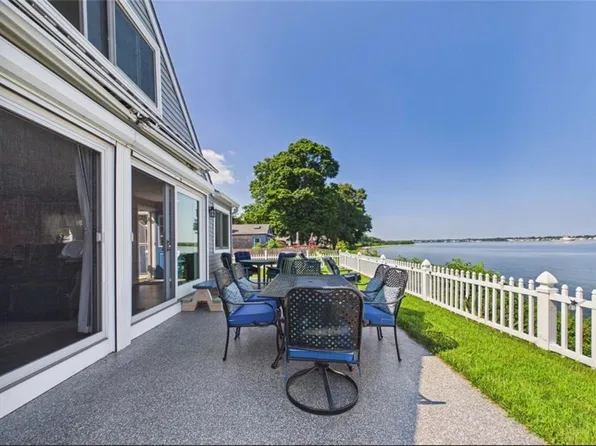 69 Namquid Dr, Warwick, RI 02888