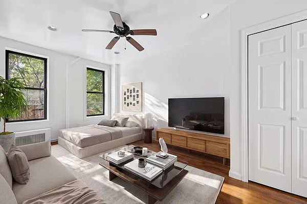 Living room, photo 2