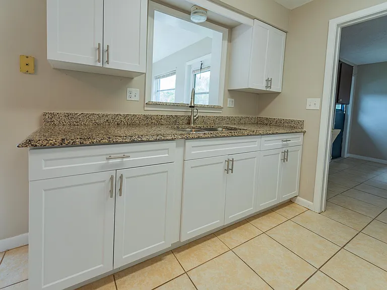38 Regina Blvd — Photo 11