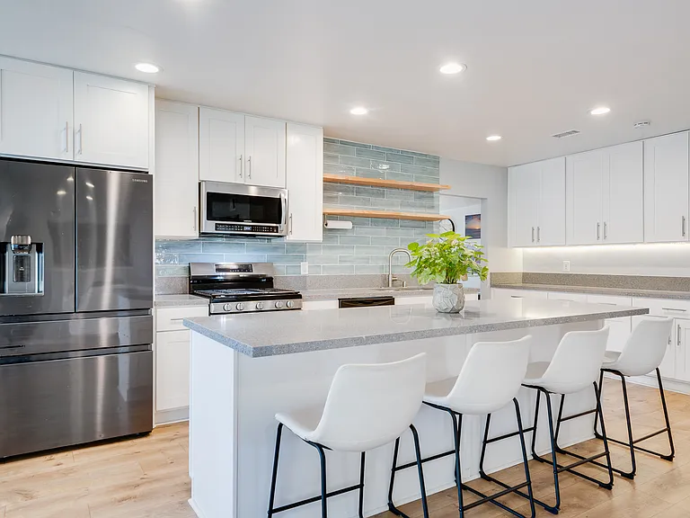 530 Kirtright St — Photo 4
