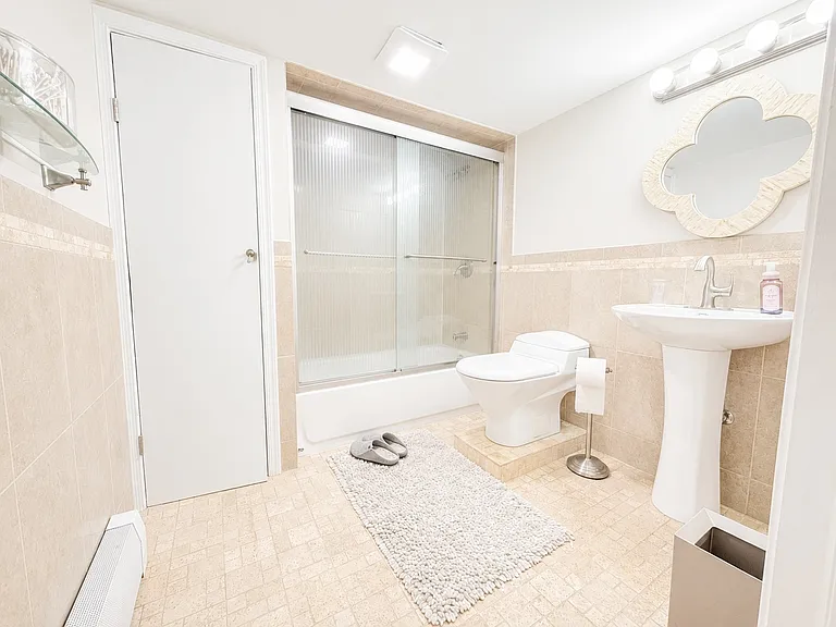 252 E Crescent Ave — Photo 21