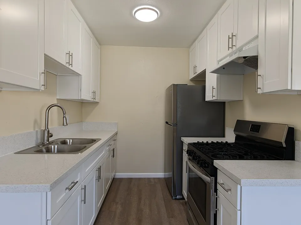 10223 Darby Ave #3