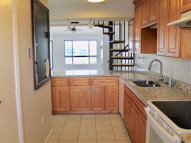 3200 Lynnhaven Dr #309 — Photo 3
