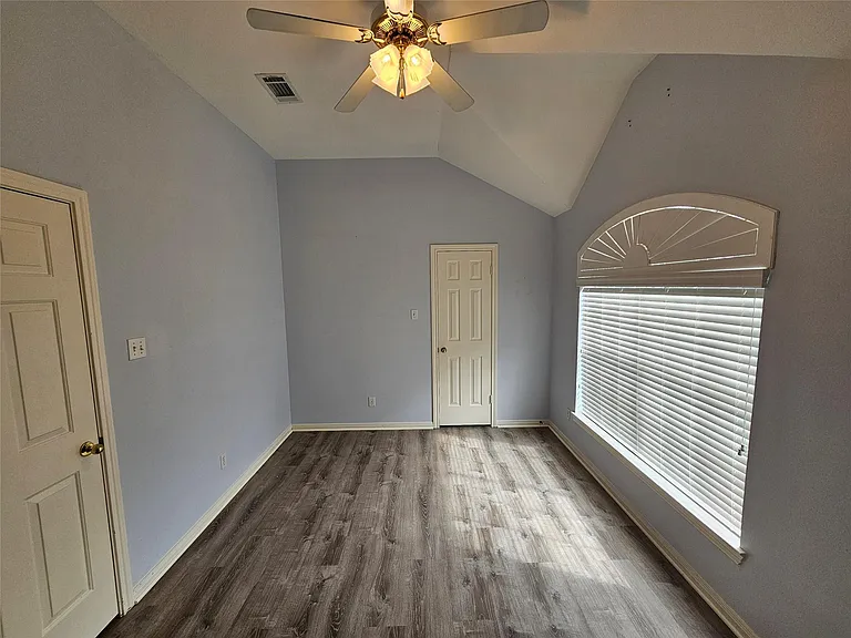 5739 Henniker Dr — Photo 18