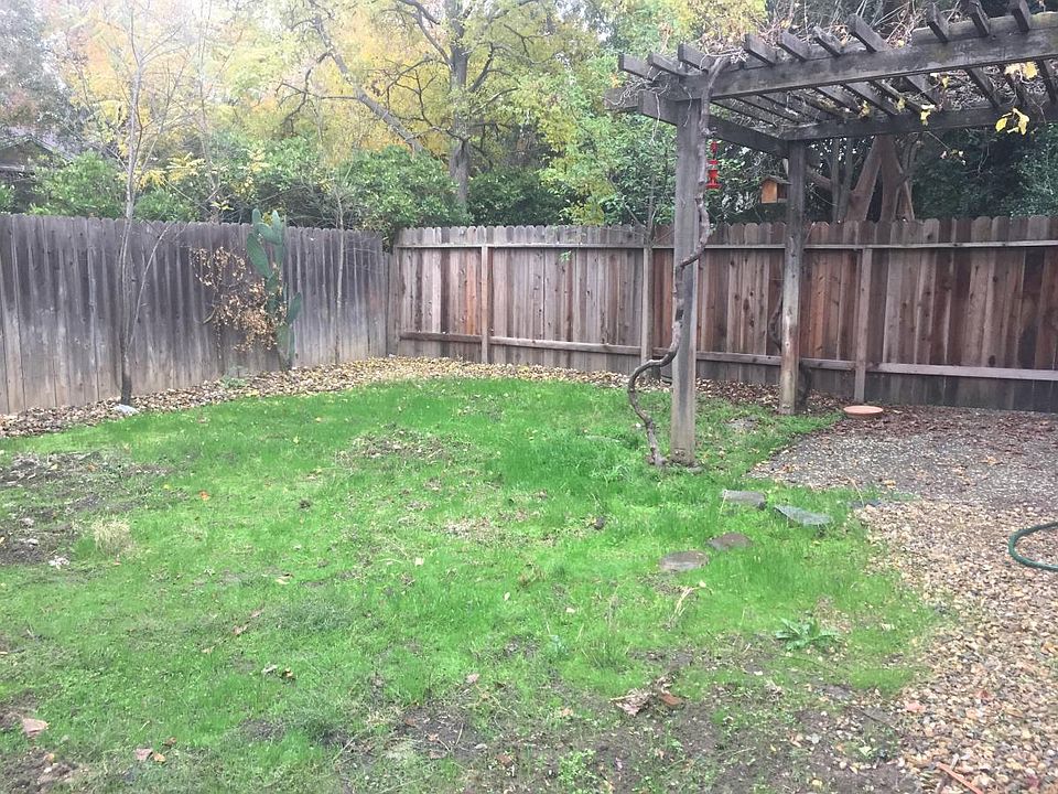 2nd image of 814 Arthur St