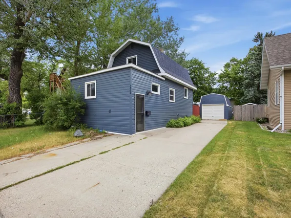 1306 18th St S, Fargo, ND 58103