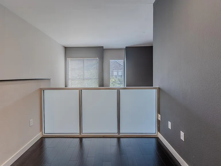 6927 Sumner St — Photo 32