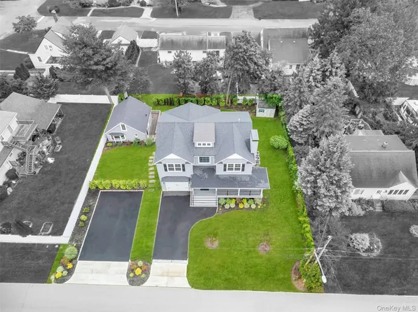 100 Root Avenue, Islip, NY 11751