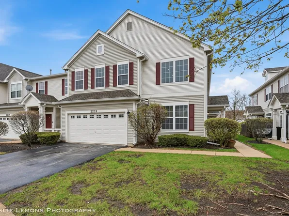 2233 Hillsboro Ct, Aurora, IL 60503