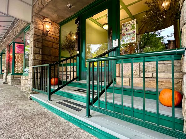 604 1/2 W Crockett St APT J