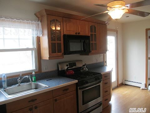 4th image of 96 Bayview Ave
