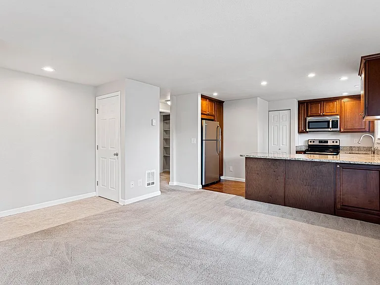 Bayshore Vista Apartments — Photo 10