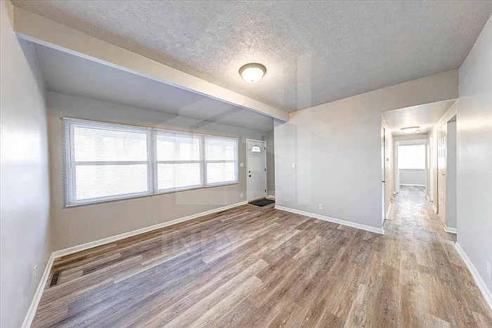 3 bed, 1.0 bath, 968 sqft, $1,500 — Photo 3
