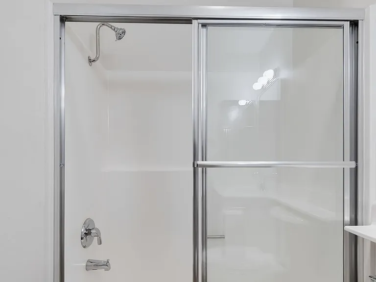 RENOVATED 1 BED 1 BATH - UNIT #109