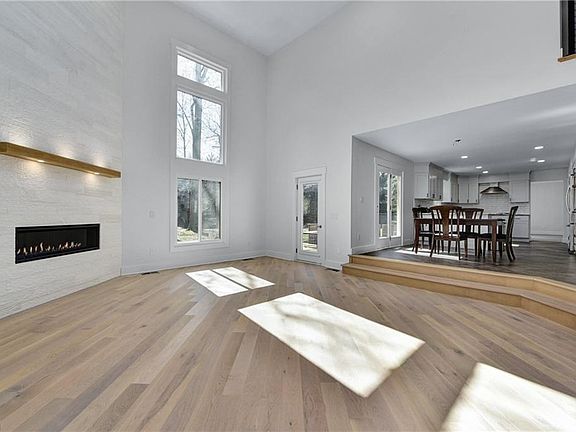 4th image of 30125 Greenview Pkwy