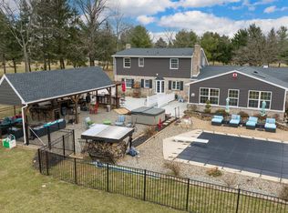 5091 Pine View Dr, Glen Rock, PA 17327
