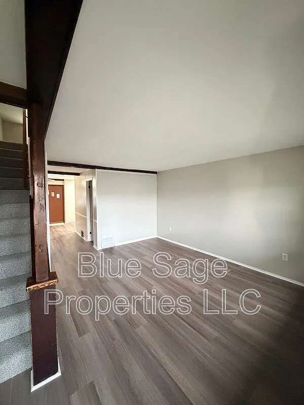 3 bed, 1.5 bath, 1216 sqft, $1,495 — Photo 2