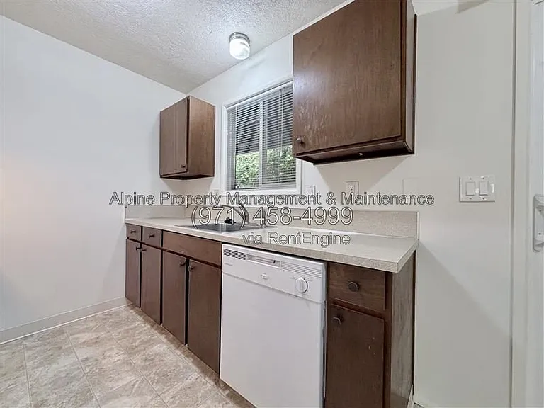 925 NW Joy Ave #4 — Photo 6