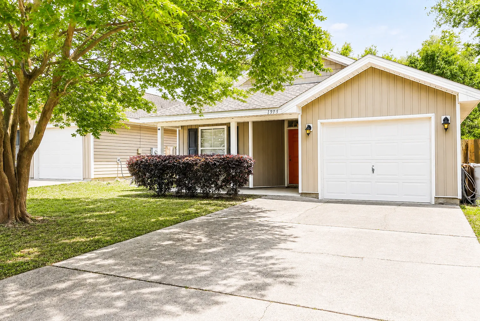 3 bed, 1400 sqft, $3,400 — Photo 1
