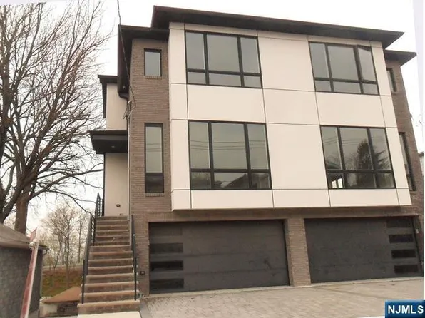 309 7th St #A, Palisades Park, NJ 07650