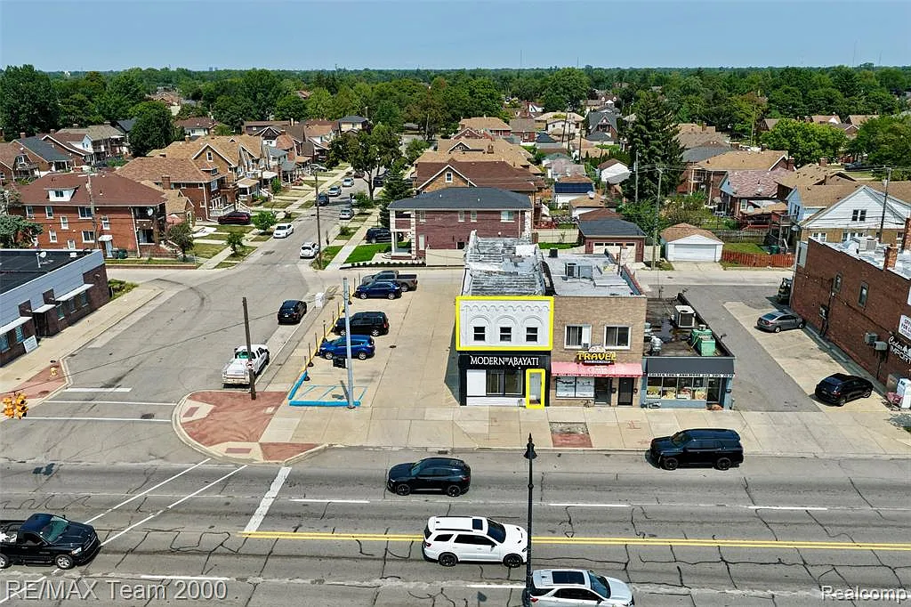 3 bed, 1.0 bath, 1560 sqft, $1,549 — Photo 2