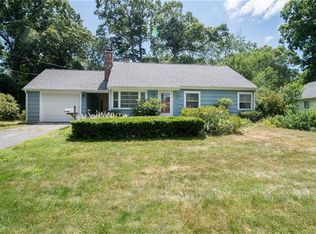 6 Waverly Rd, Barrington, RI 02806