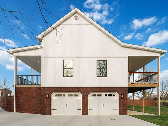 4th image of 100 Chandler Dr