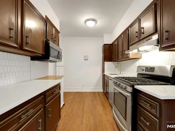 100 E Palisade Ave APT A24, Englewood, NJ 07631